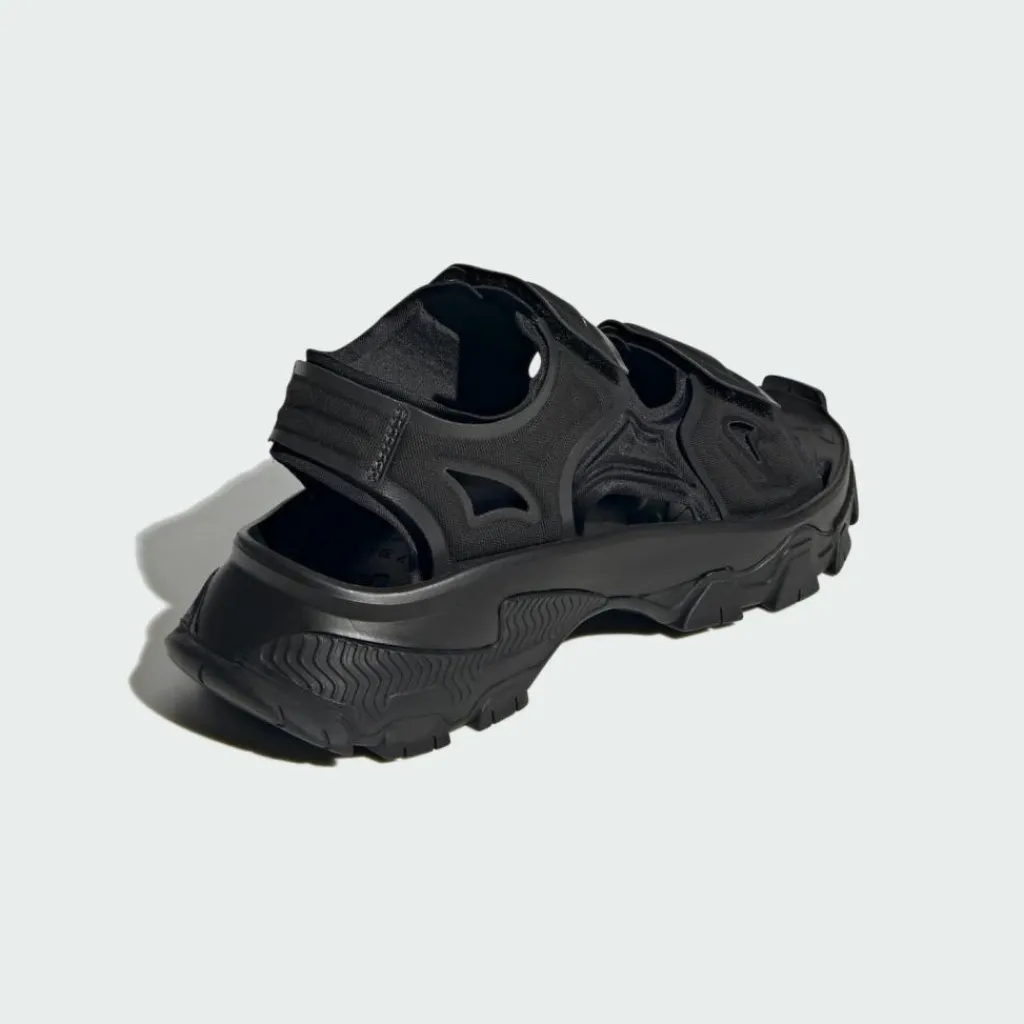 adidas Wanderschuhe<· by Stella McCartney Hika Outdoor Core Black / Core Black / Utility Black