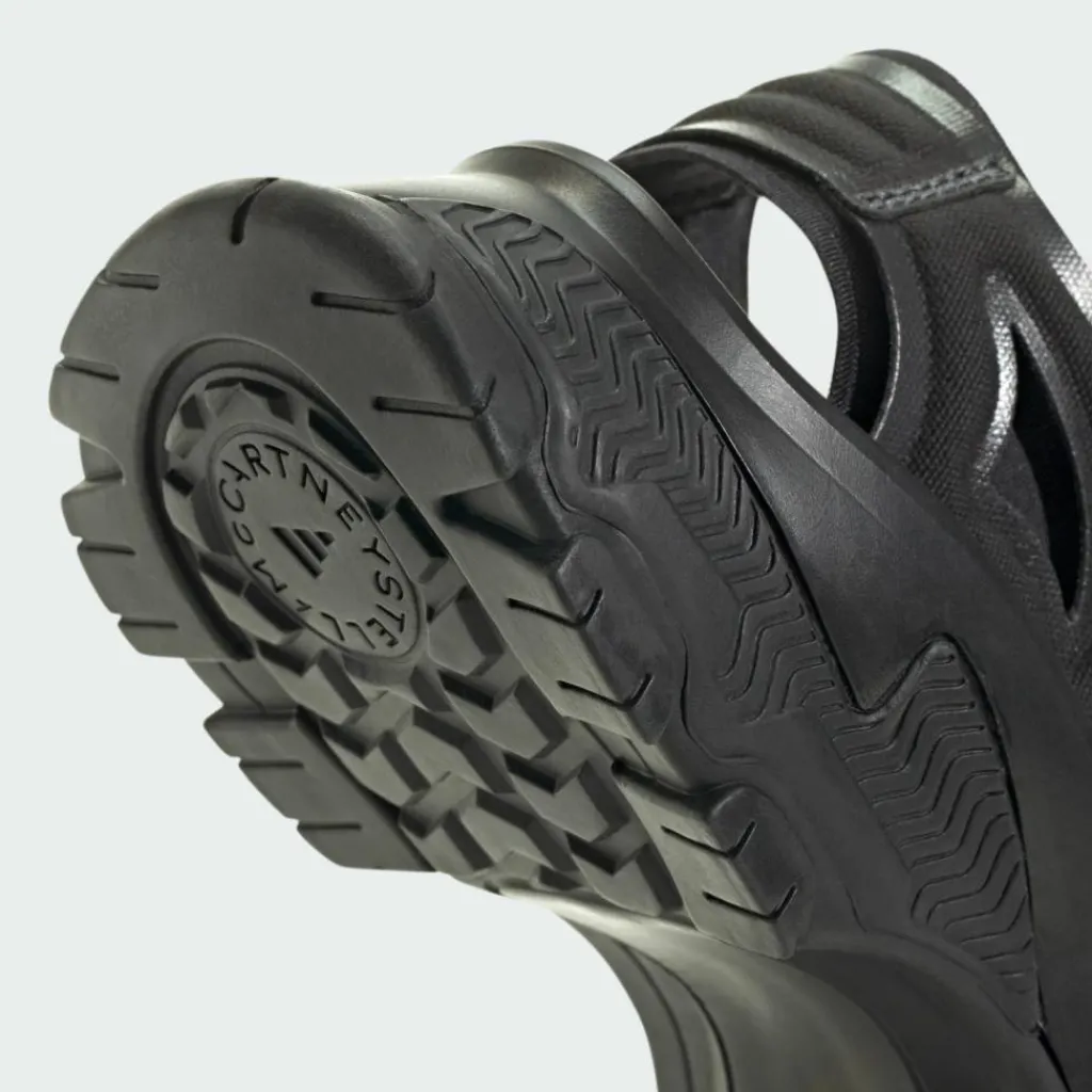 adidas Wanderschuhe<· by Stella McCartney Hika Outdoor Core Black / Core Black / Utility Black