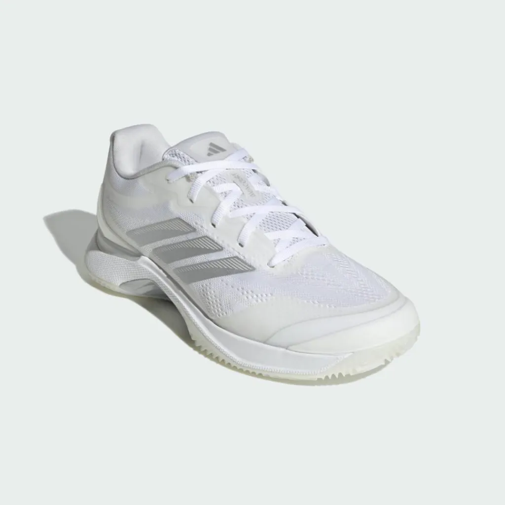 adidas Tennis<· Avacourt 3 Clay Tennisschuh Cloud White / Silver Metallic / Dash Grey