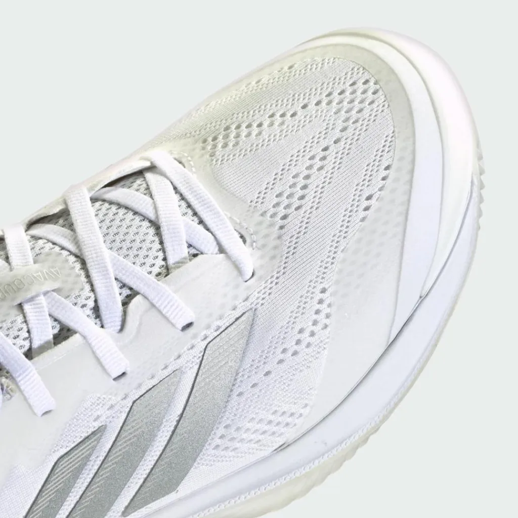 adidas Tennis<· Avacourt 3 Clay Tennisschuh Cloud White / Silver Metallic / Dash Grey