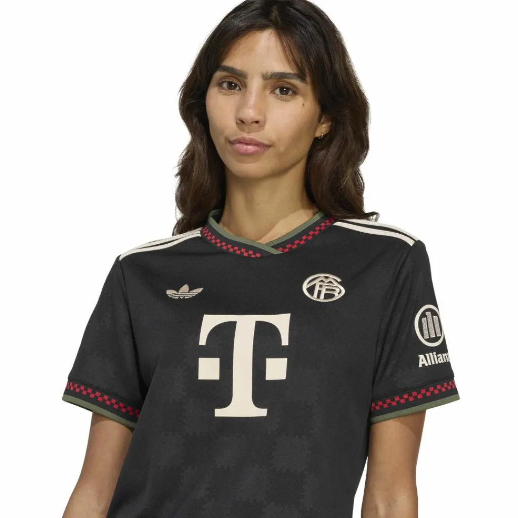 Discount · FC Bayern München 25/26 Ausweich Damen Fußball|Fußball