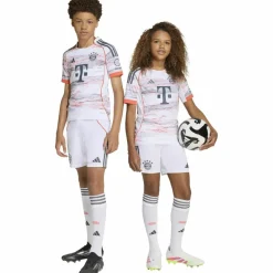 · FC Bayern München 25-26 Auswärts Kinder Fußball|Fußball