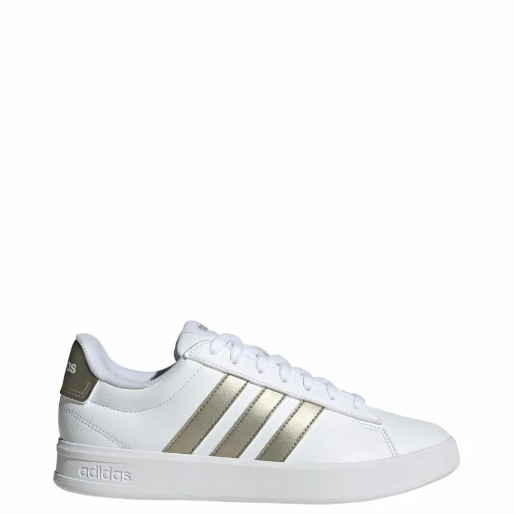 adidas Sneaker<· GRAND COURT3.0 SCHUH Cloud White / Cyber Metallic / Cloud White