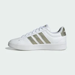 adidas Sneaker<· GRAND COURT3.0 SCHUH Cloud White / Cyber Metallic / Cloud White