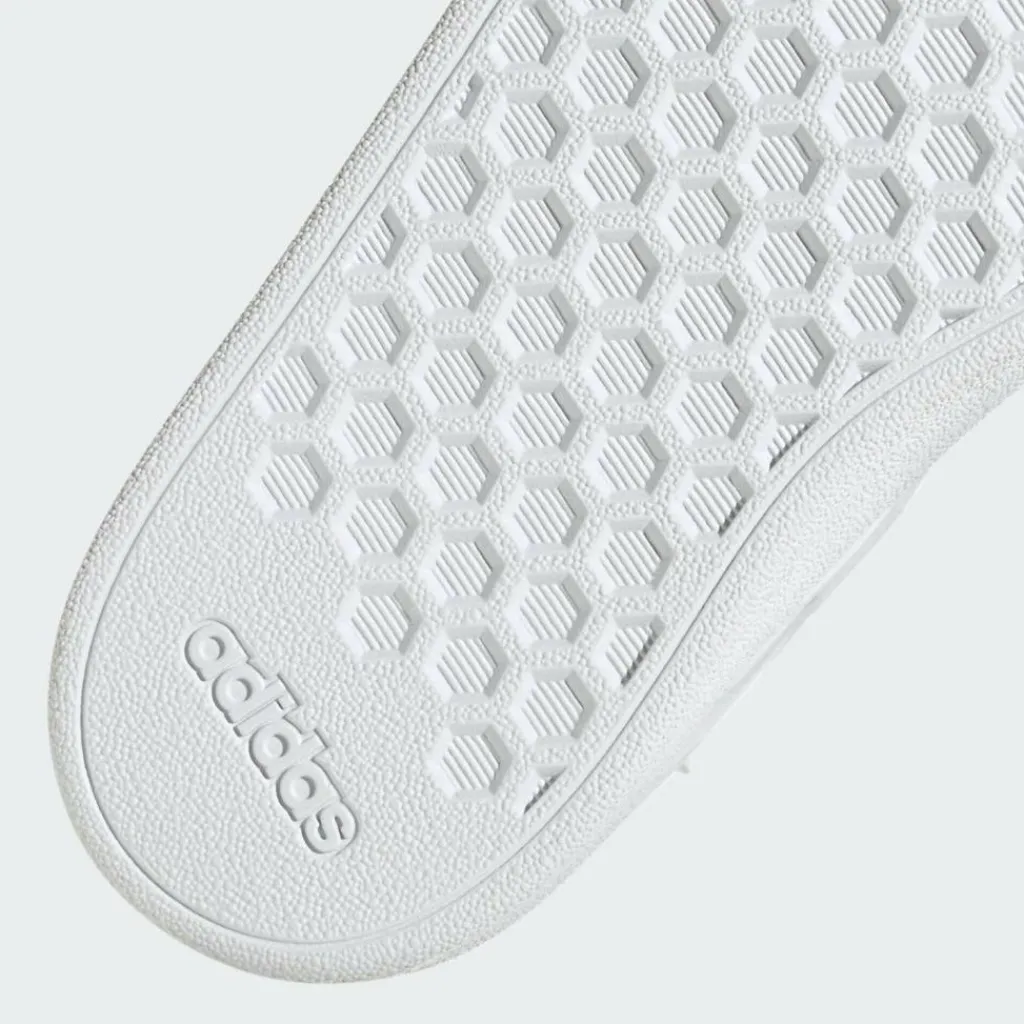 adidas Sneaker<· Grand Court Lifestyle Court Hook and Cloud White / Iridescent / Cloud White