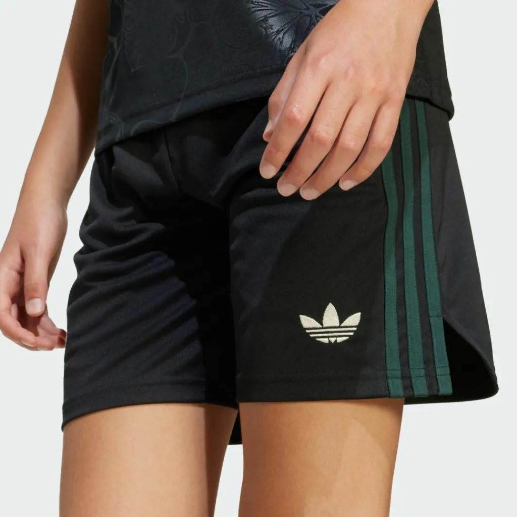 Clearance · Juventus Turin 25/26 Ausweichshorts Kinder Shorts