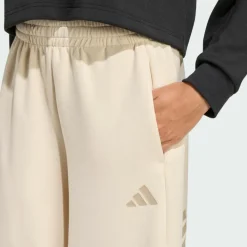 adidas Shorts<· LANGE FUTURE ICONS-3-STREIFEN-SHORTS Crystal Linen / Trace Khaki