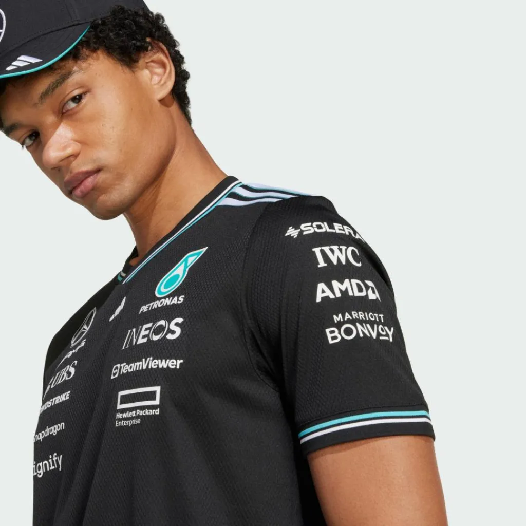 Discount · MERCEDES - AMG PETRONAS FORMULA ONE Herren Tops & Tanks