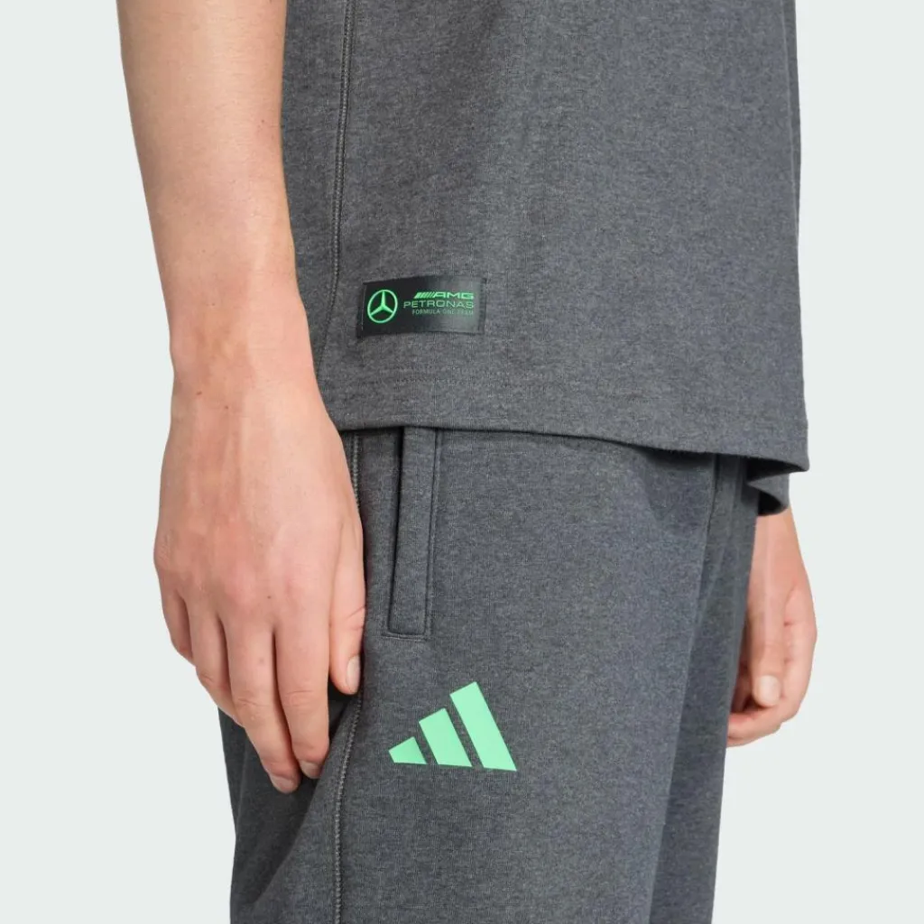 Sale · Mercedes - AMG Petronas Formula One Herren Tops & Tanks
