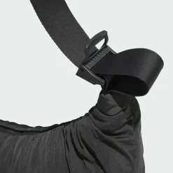 Online · MUST HAVES SCHULTERTASCHE Sporttaschen