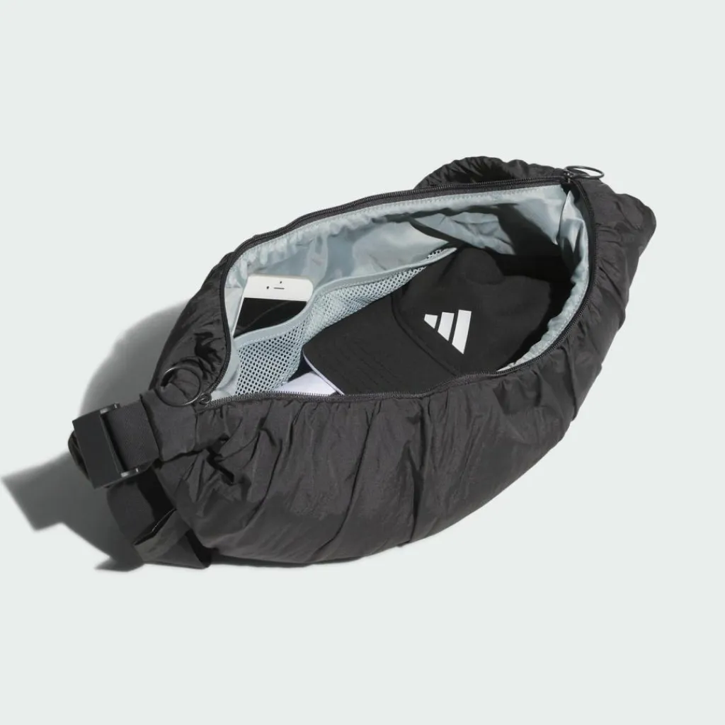 Online · MUST HAVES SCHULTERTASCHE Sporttaschen