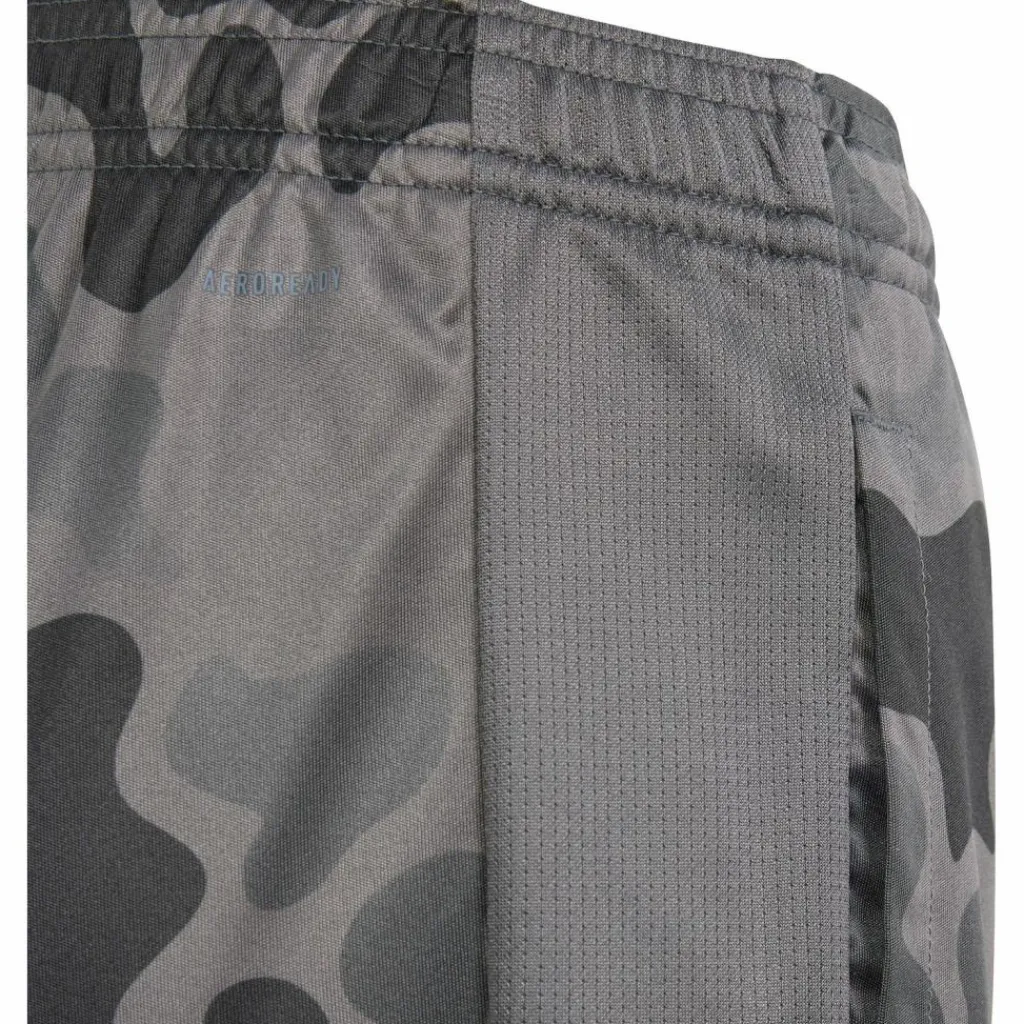 Outlet · TRAIN ESSENTIALS AOP Kinder Shorts