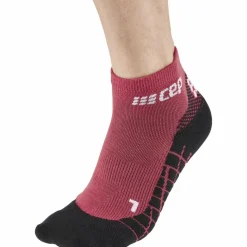 CEP Socken<· LIGHT MERINO HIKING COMPRESSION SOCKS berry