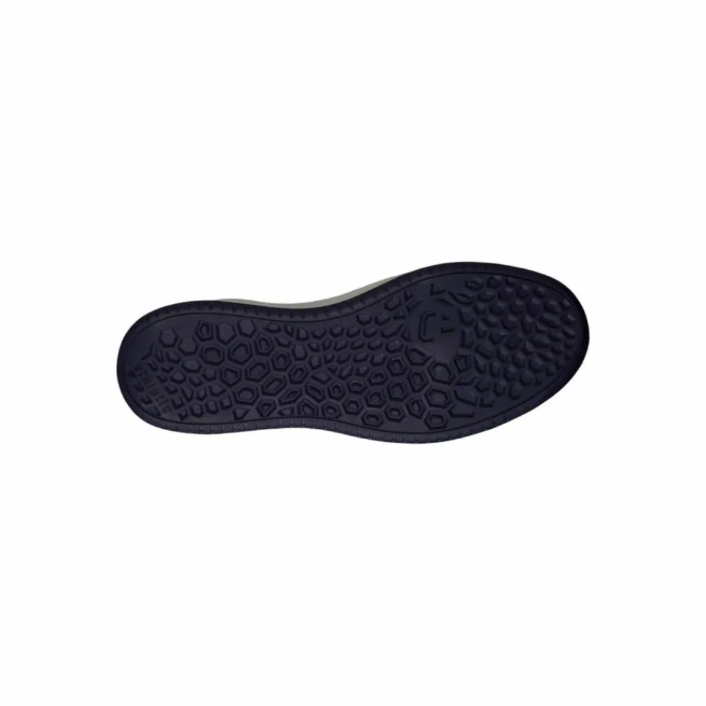 ethletic Skateboarding<· Jesse