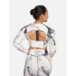 Gold's Gym Yoga|Yoga<· HELEN mandrall abstract