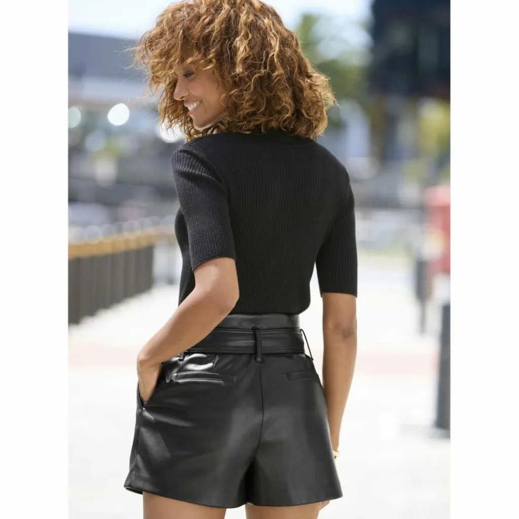 Lascana Yoga|Yoga<· Shorts schwarz
