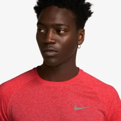 Nike Training|Shirts<· DFADV STRIDE lt crimson-reflective silv