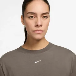 Nike Loungewear<· Essential mink brown