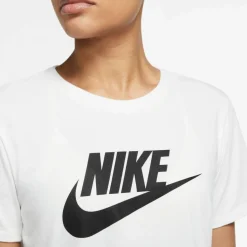 Nike Shirts<· Essential Icon Futura white