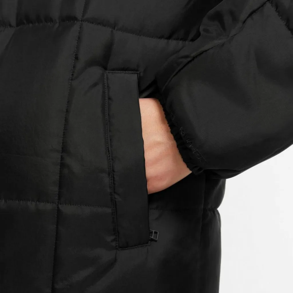 Nike Mäntel<· Essentials black-white