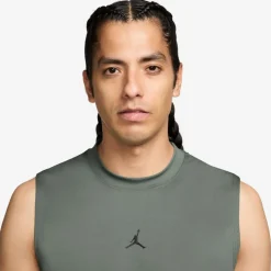Nike Basketball|Basketball<· M J DF SPT ESS SLVS TOP vintage lichen