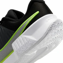 Nike Tennis<· M ZOOM GP CHALLENGE PRO HC black-white-anthracite-volt