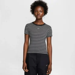 Nike Shirts<· NSW black-striped