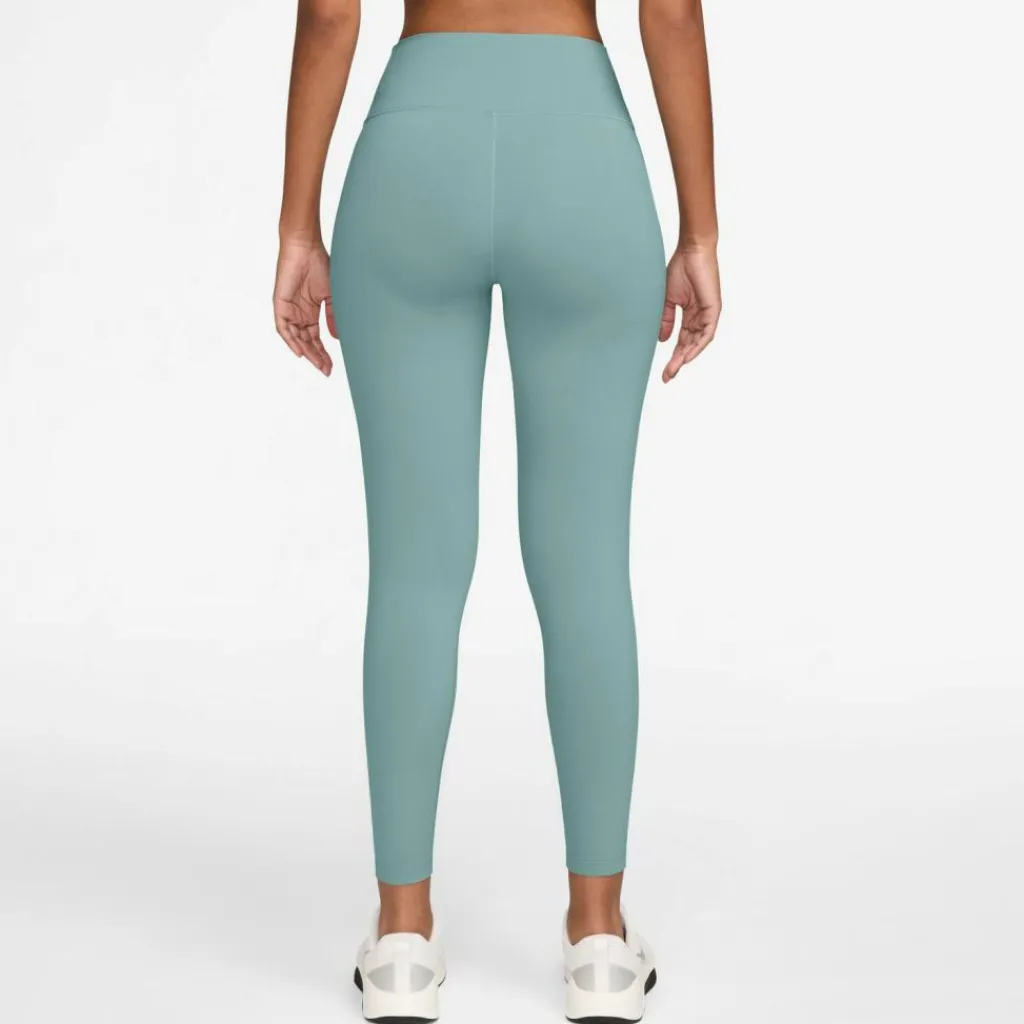 Nike Training<· ONE cannon