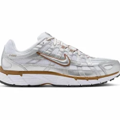 Nike Streetwear|Sneaker<· P-6000 white-metallic silver-lt british tan