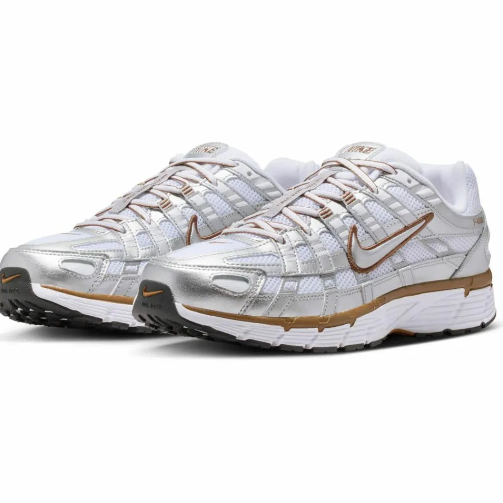 Nike Streetwear|Sneaker<· P-6000 white-metallic silver-lt british tan