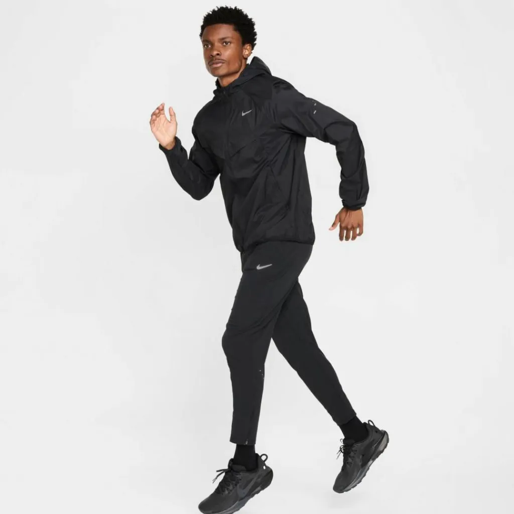 Nike Jacken<· Stride black-black-reflective silv