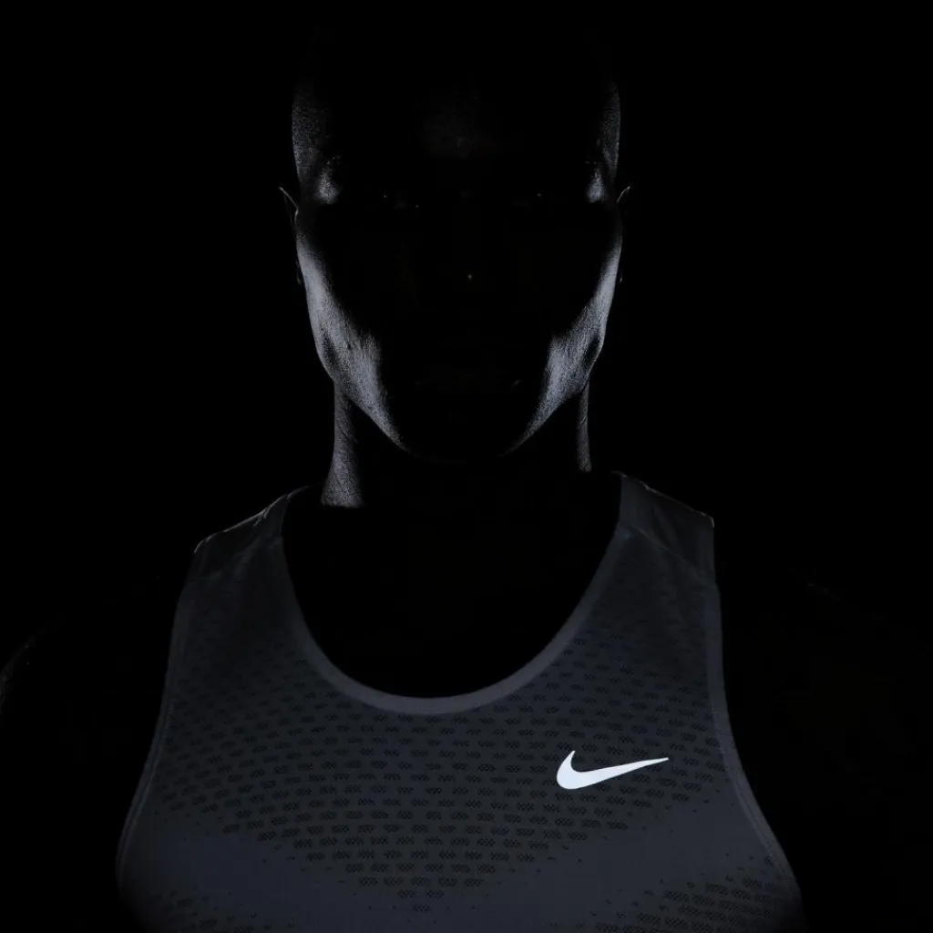 Nike Tops & Tanks<· Stride white-reflective silv