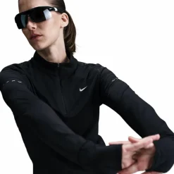 Nike Training|Shirts<· SWIFT black-reflective silv