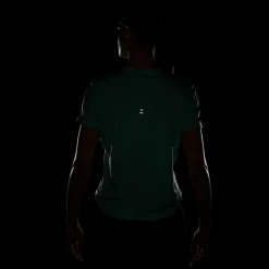 Nike Shirts<· Tempo Swoosh mint foam-white