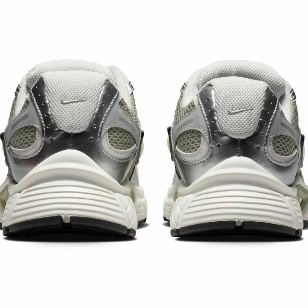 Nike Streetwear|Sneaker<· V5 RNR spruce fog-summit white-metallic si