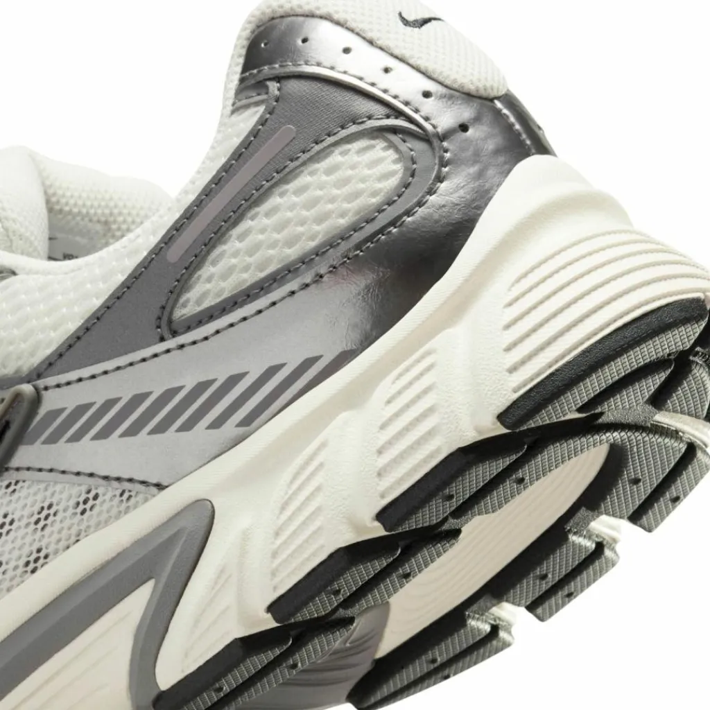 Nike Streetwear|Sneaker<· V5 RNR phantom-black-pencil point