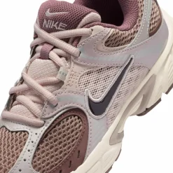 Nike Sneaker<· V5 RNR GS taupe haze-burgundy ash-tattoo-silt