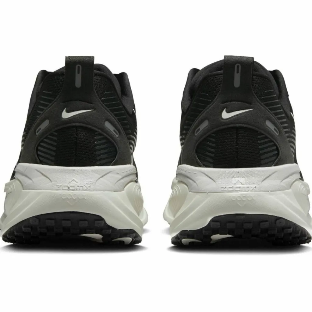 Nike Laufschuhe<· Vomero 18 black-summit white-coconut milk