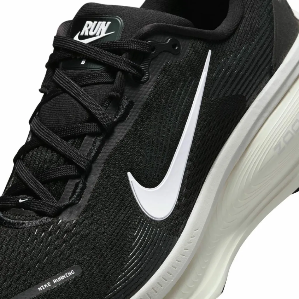 Nike Laufschuhe<· Vomero 18 black-summit white-coconut milk
