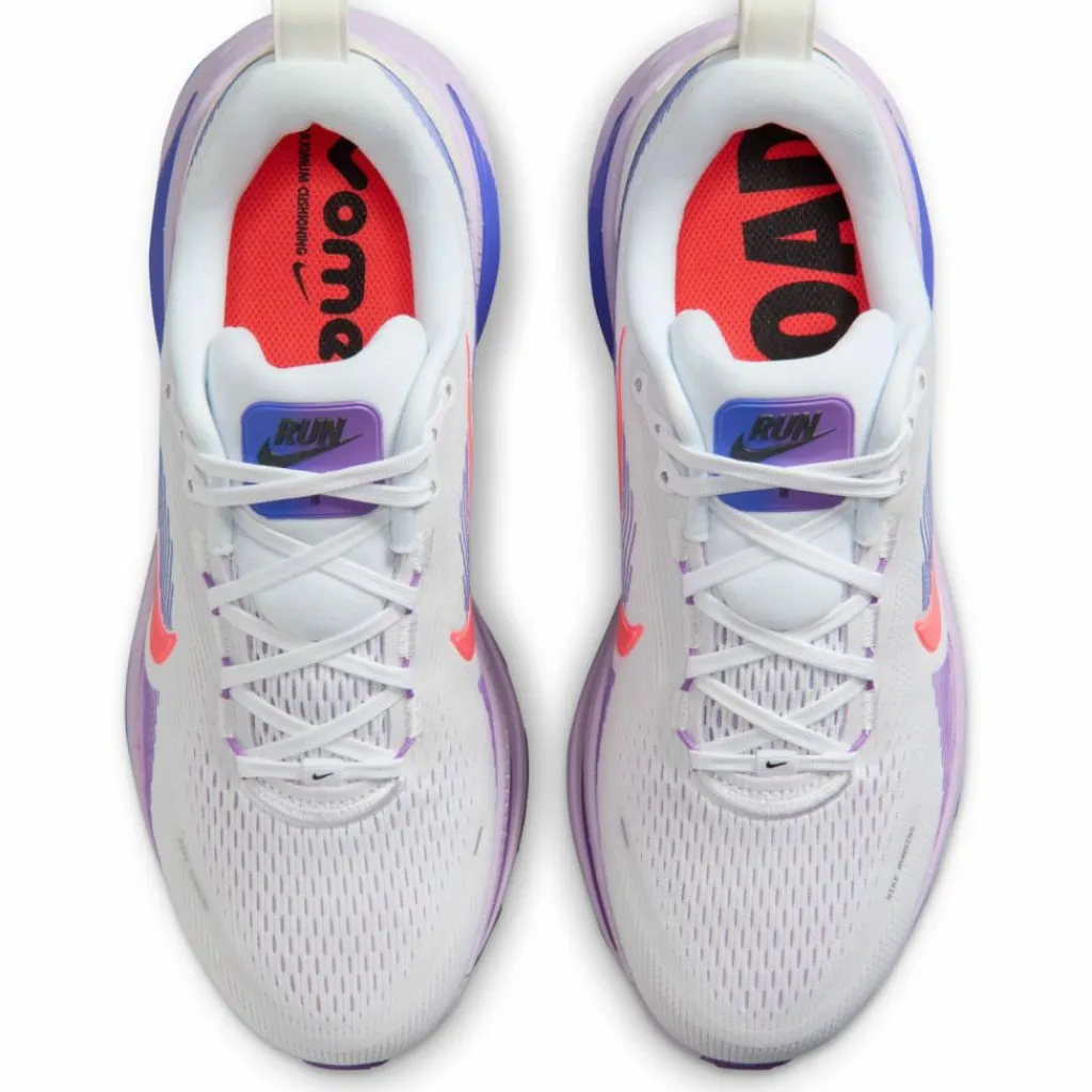 Nike Laufen|Laufen<· VOMERO 18 white-hot lava-violet mist-sapphire