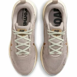 Nike Laufschuhe<· VOMERO 18 SE cream ii-mtlc gold grain-coconut mi