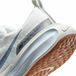 Nike Laufen|Laufen<· ZOOMX INVINCIBLE RUN FK 3 white-blue void-blue tint-sail