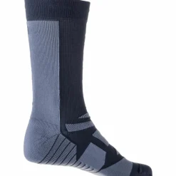 On Socken< black-shadow