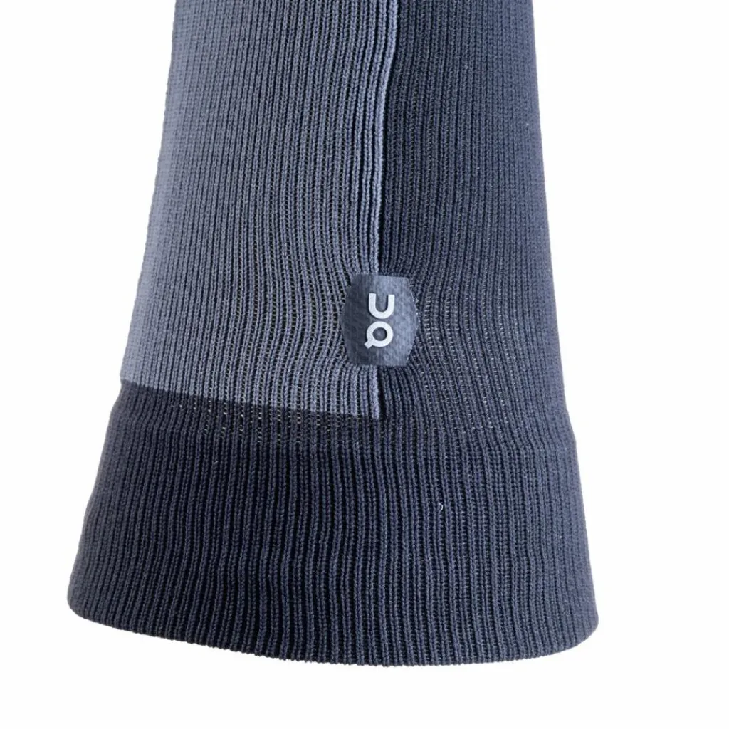 On Socken< black-shadow