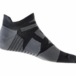 On Socken< black-shadow