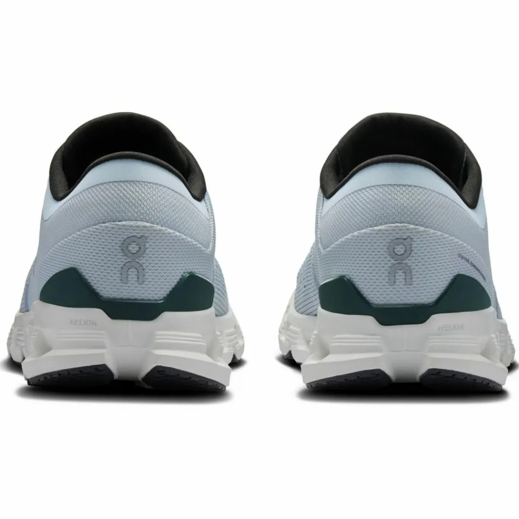On Laufschuhe<· Cloud X 4 glacier-stone