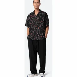 ON VACATION Beachwear|Beachwear<· Cocktails black
