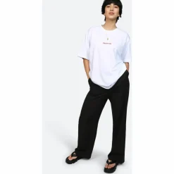 ON VACATION Loungewear<· Dolce Vita white