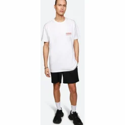 ON VACATION Loungewear<· Less Upsettii white