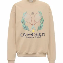 ON VACATION Loungewear<· Tennis sand